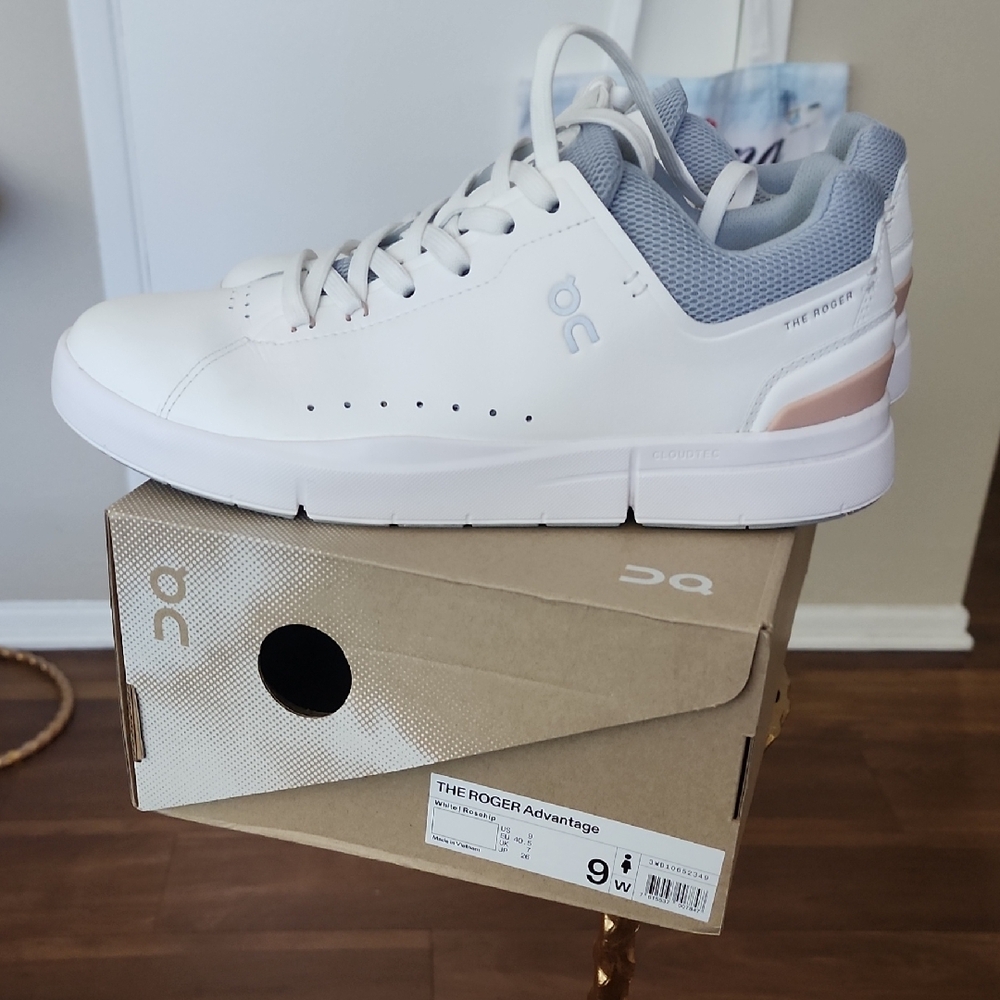 On Cloud White and Gray Sneakers